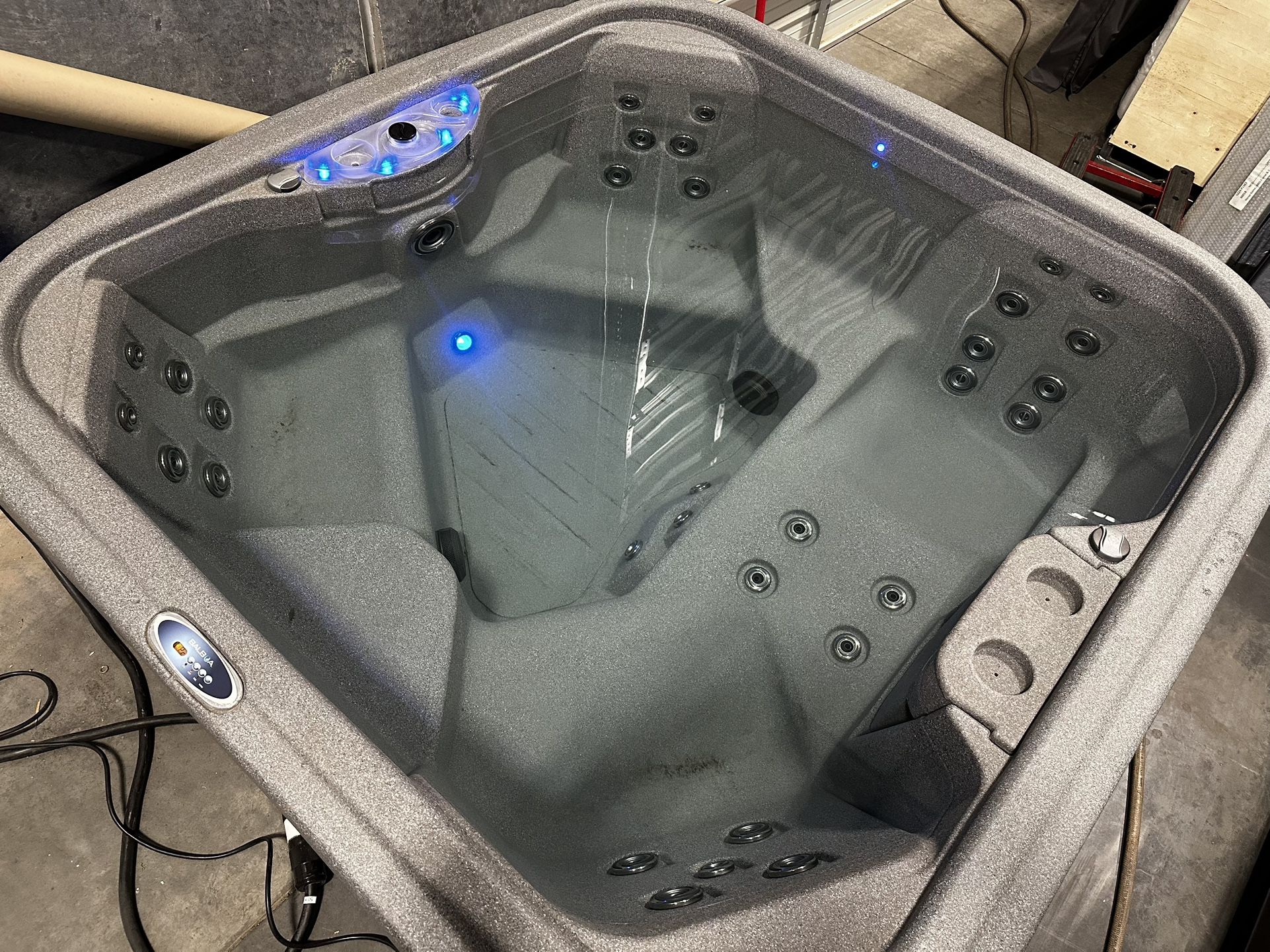 NEW DISCOUNTED 110v Plug And Play Hot Tub