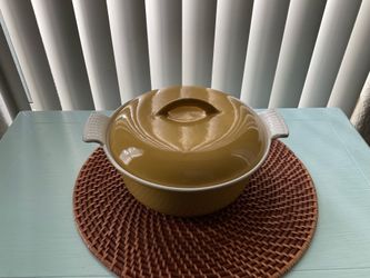 Vintage Descoware cast iron enamel coated casserole dish.  Great Condition