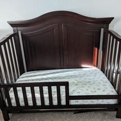 Sorelle Convertible Crib  With Toddler Rail And Mattress 