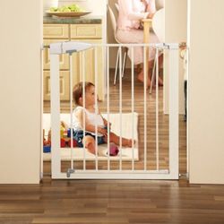 MUNCHKIN EASY-CLOSE METAL SAFETY GATE, WHITE