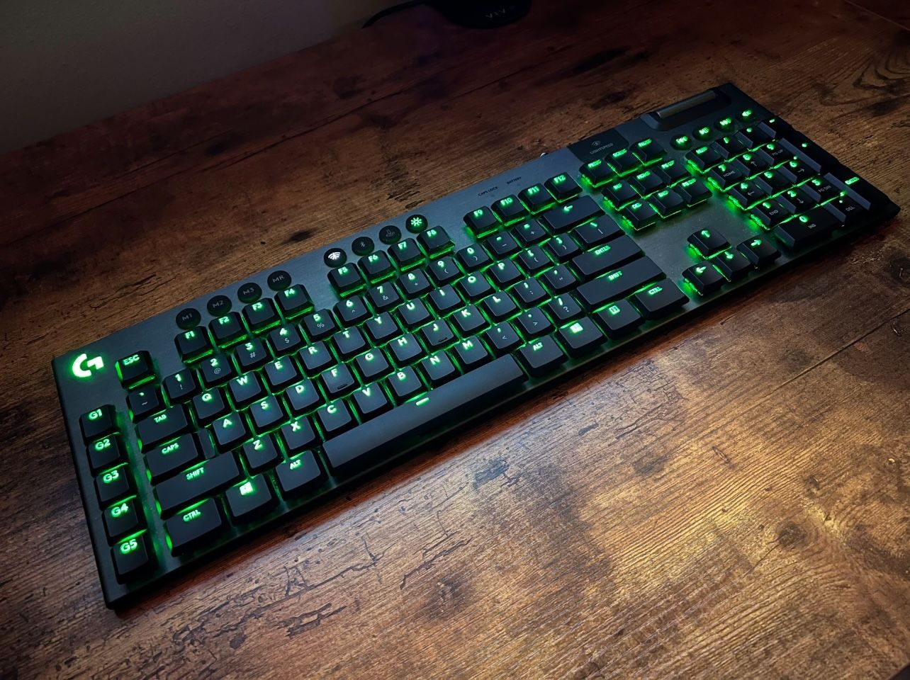 Logitech g915 Keyboard (Black)