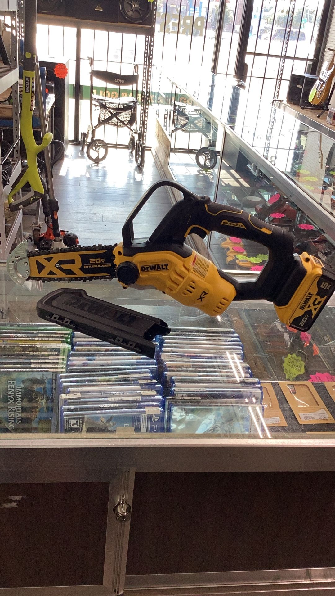 Dewalt Chain Saw 8” Cordless W Batt