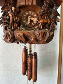 Very Beautiful carved with art details - 1 day - 3 wood weights - West Germany - Cuckoo and music movement half hour and hour