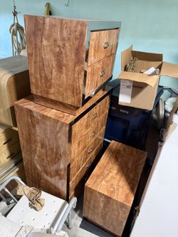 Dresser/Cabinet (set of 3)