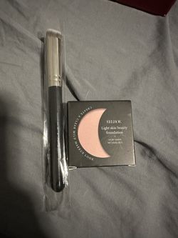 Ellhoe Ivory White Foundation 