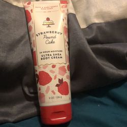 Strawberry Pound Cake 