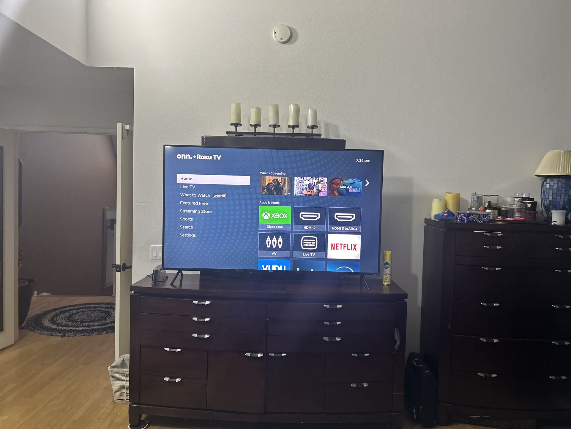 Roku TV  60”