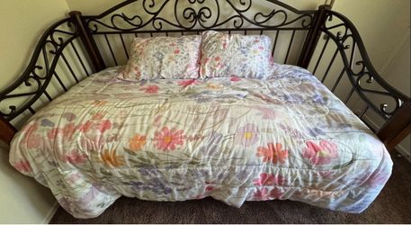 Twin floral bedding set