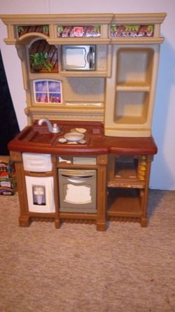Toy kitchen