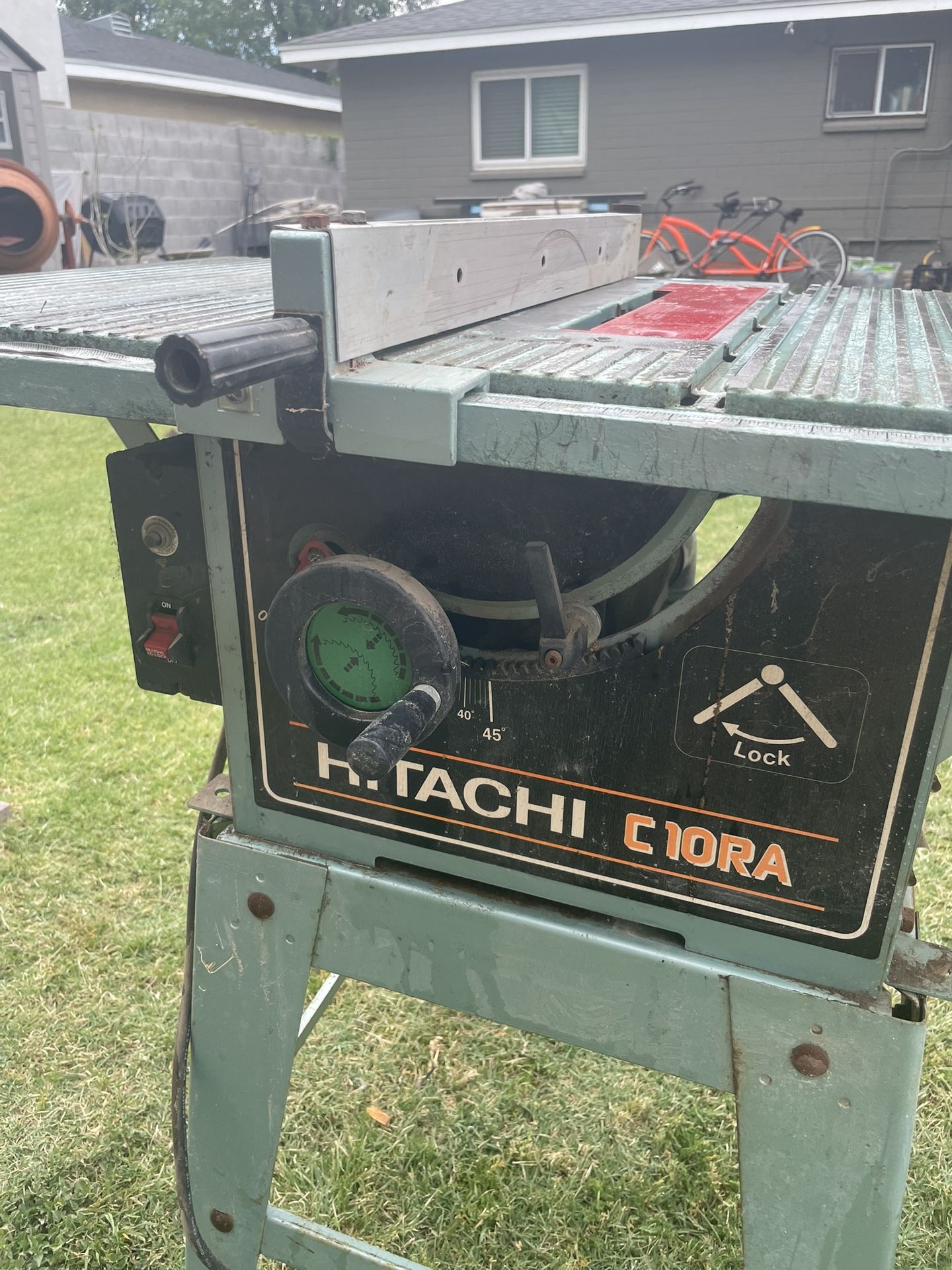 Table Saw With Extra Blades 