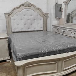 BRAND NEW BEDROOM SET QUEEN SIZE 