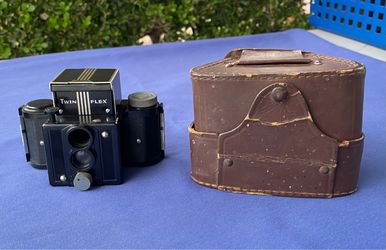 Vintage Universal Camera Model Univex Twinflex With Molded Leather Case USA