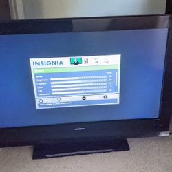 Insignia 32 Inch HD LCD TV