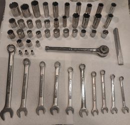 Craftsman Combination Wrench and Socket Set