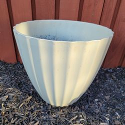 18H x 20W Plastic Flower Pot Planter