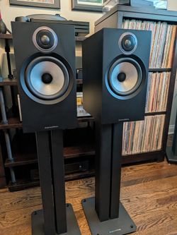 Bowers & Wilkins 606 S3 Bookshelf Speakers + Matching FS-600 S3 Stands