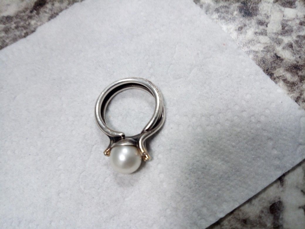 Ladies Silver & Pearl ring 