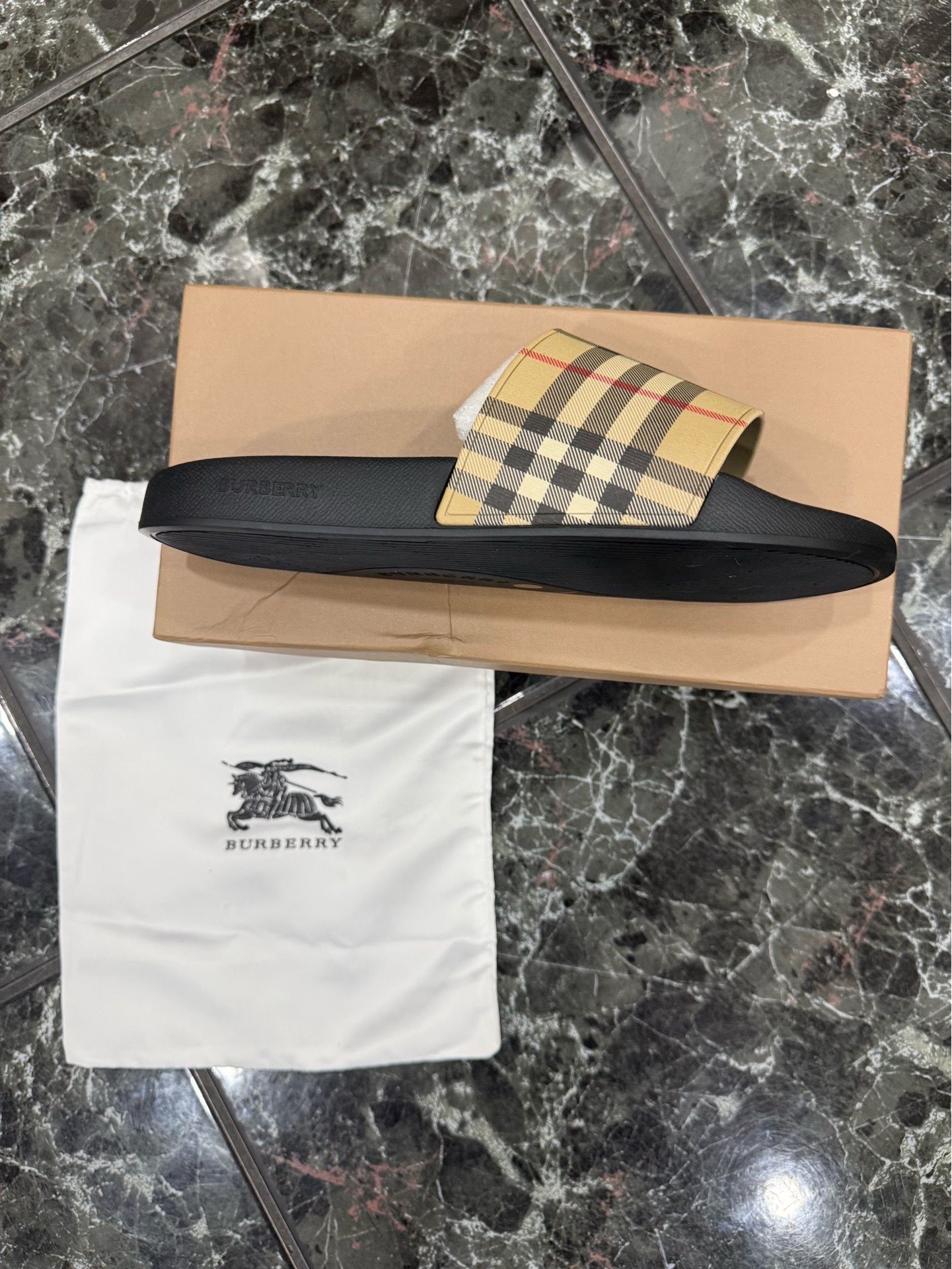 Burberry Slides Beige