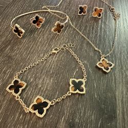 New— Brown Hollow Out Four-Leaf Clover Vintage Elegant Women's Set