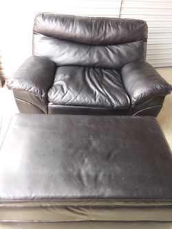 BkackLeather seat with Storage Ottoman