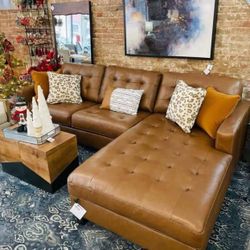👌Real Leather Brown Small Sized Modern Cocouch Sectional With Chaise💯 New Brand👌 On Display 🏠