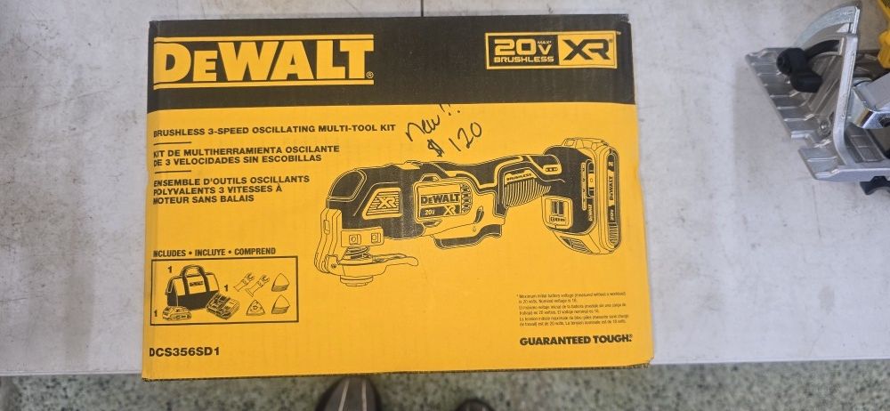 NEW DEWALT 20V XR MULTI-TOOL KIT WITH BATTERY AND CHARGER IN BAG 120$ FIRM PRICE