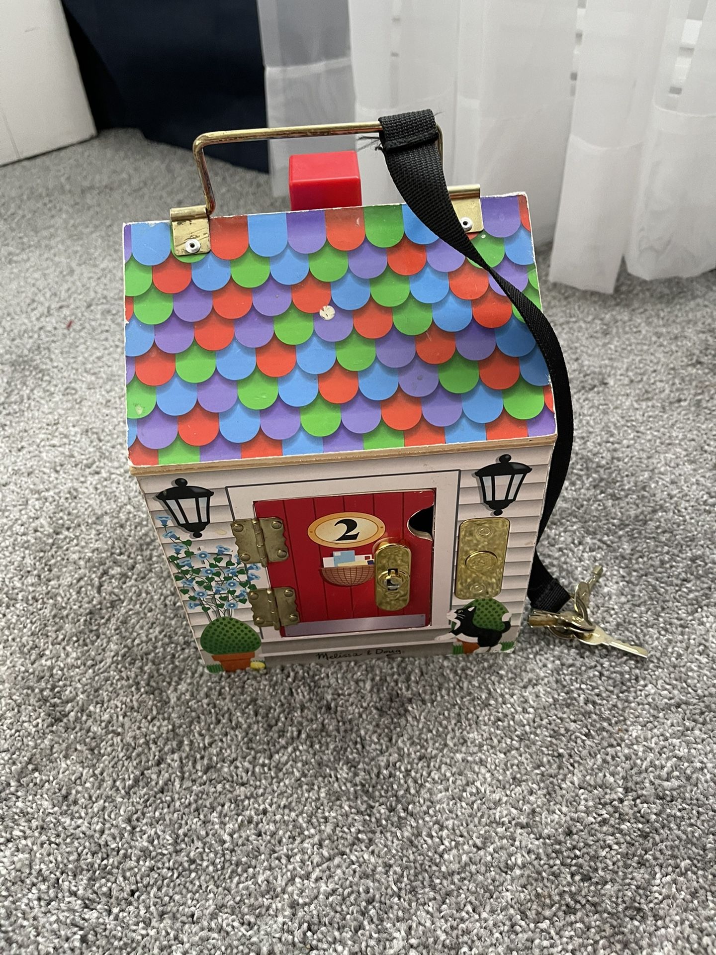 Melissa And Doug Wooden Doorbell Doll House With Keys And Dolls