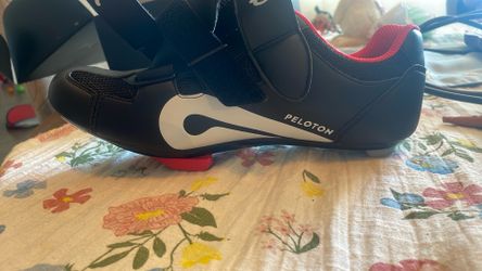 Pelaron Shoes With Cleats