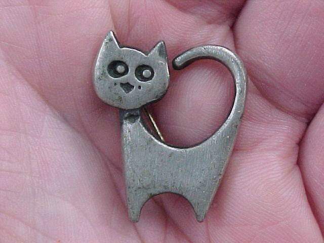 Small pewter cat pin