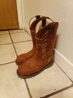 Shyanne work boots size 6
