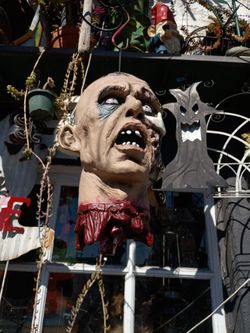 Creepy Halloween 🎃😨 Decor 