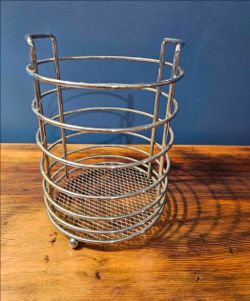 Chrome-plated wire kitchen holder