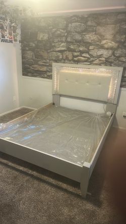 Queen bed, bunkie board