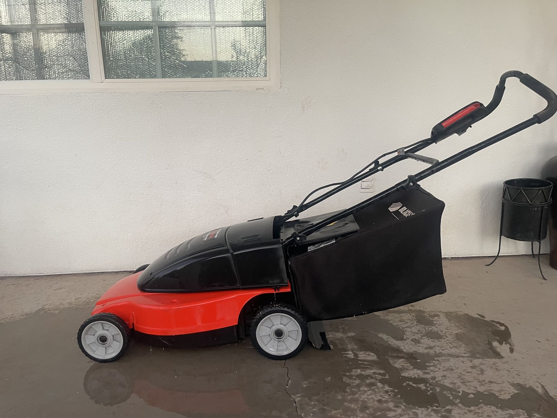 Electric Lawnmower
