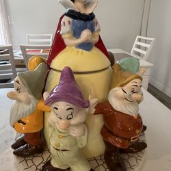 Beautiful Snow White Cookie Jar