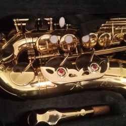 Nearly New Cecilio Mendini Saxophone With All Accessories 