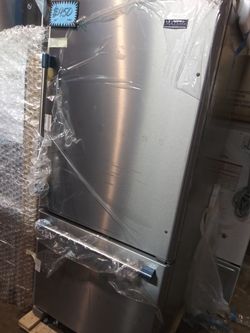 NEW MAYTAG 30 in bottom freezer frige stainless steel
