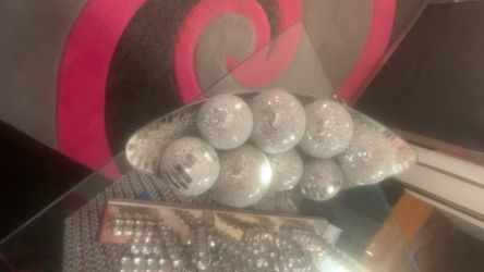 Crackled ice Decor W/matching Balls