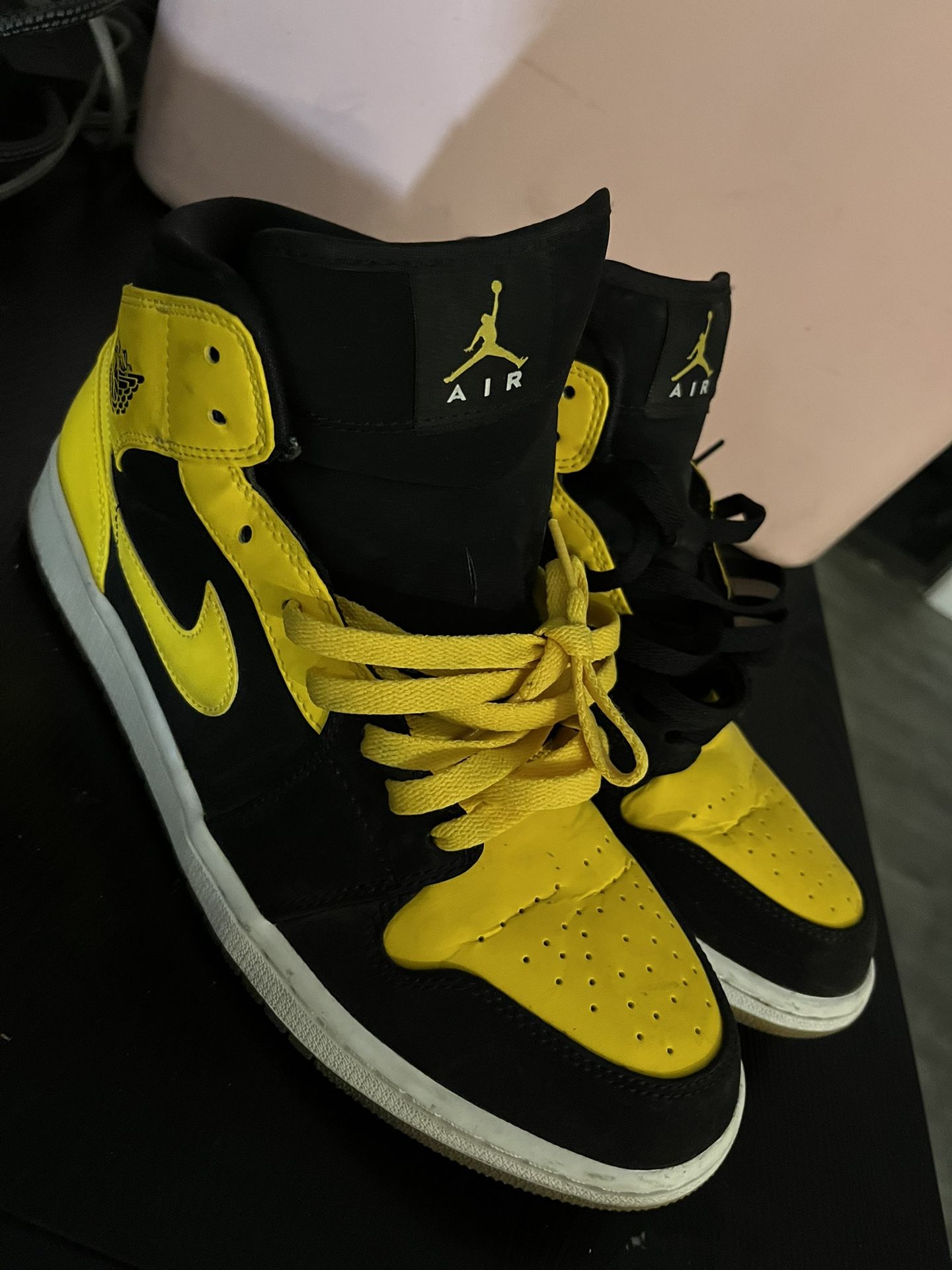 Air Jordan Retro 1 Mid New Love 2017