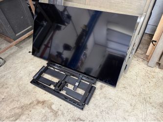 TCL 58” Smart TV with Wall Mount