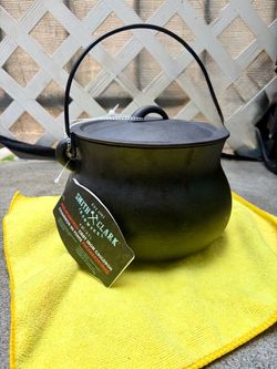 Smith & Clark Ironworks Pre-Seasoned Cast Iron Cauldron Pot w/ Lid Handle 4 Qt