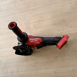 📌Milwaukee M18 FUEL 18V Lithium-Ion Brushless Cordless 4-1/2 in./5 in. Grinder w/Paddle Switch (Tool-Only) PRECIO FIRME NO MENOS👉$130 usada