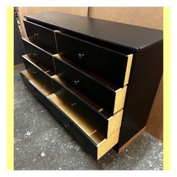 Dresser/ Eight drawers dresser