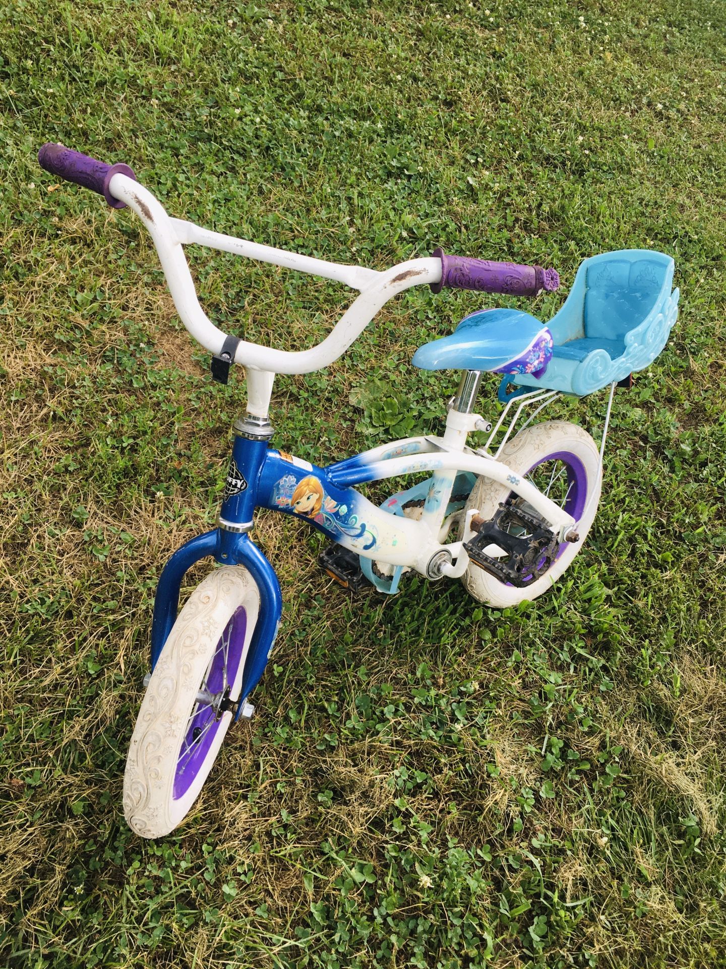 Little girl’s Frozen 12” bike