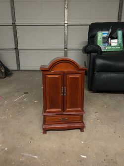 Jewelry wardrobe