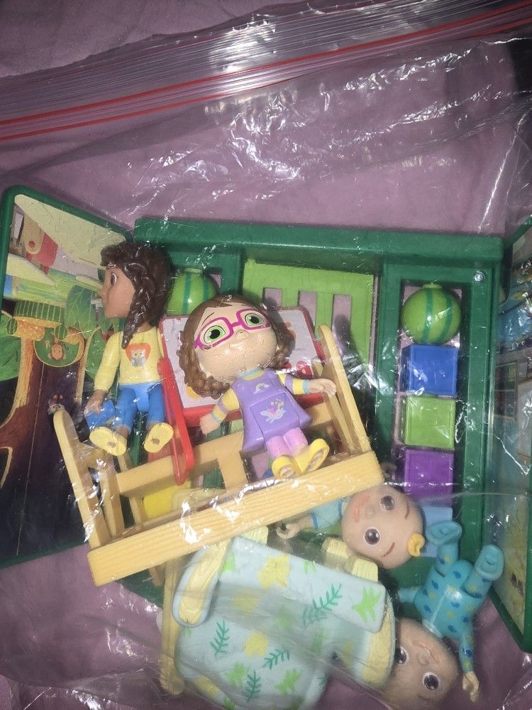 Cocomelon Bus And Figures