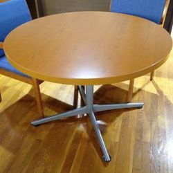 42" circular table. Conference, Meeting, Gathering, Dining room table

