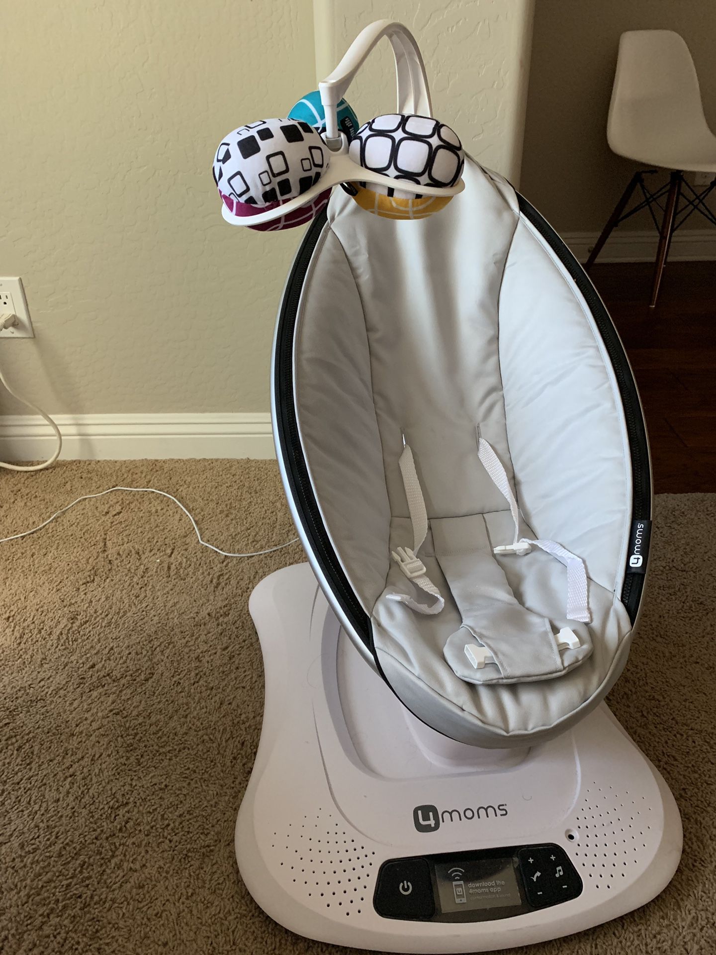 moms mamaRoo 4 Bluetooth-Enabled high-tech Baby Swing – Classic Nylon Fabric with 5 Unique motions