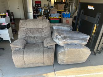 3 Ashley Rampant Manual rocker recliner