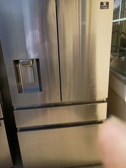 7 00 four-door Samsung refrigerator immaculate 6 months warranty
